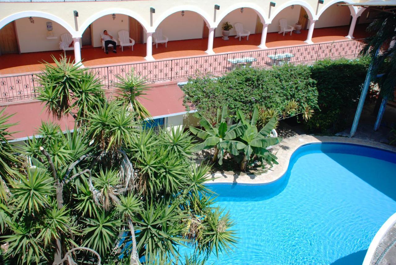 Hotel Maria De La Luz Valladolid  Kültér fotó